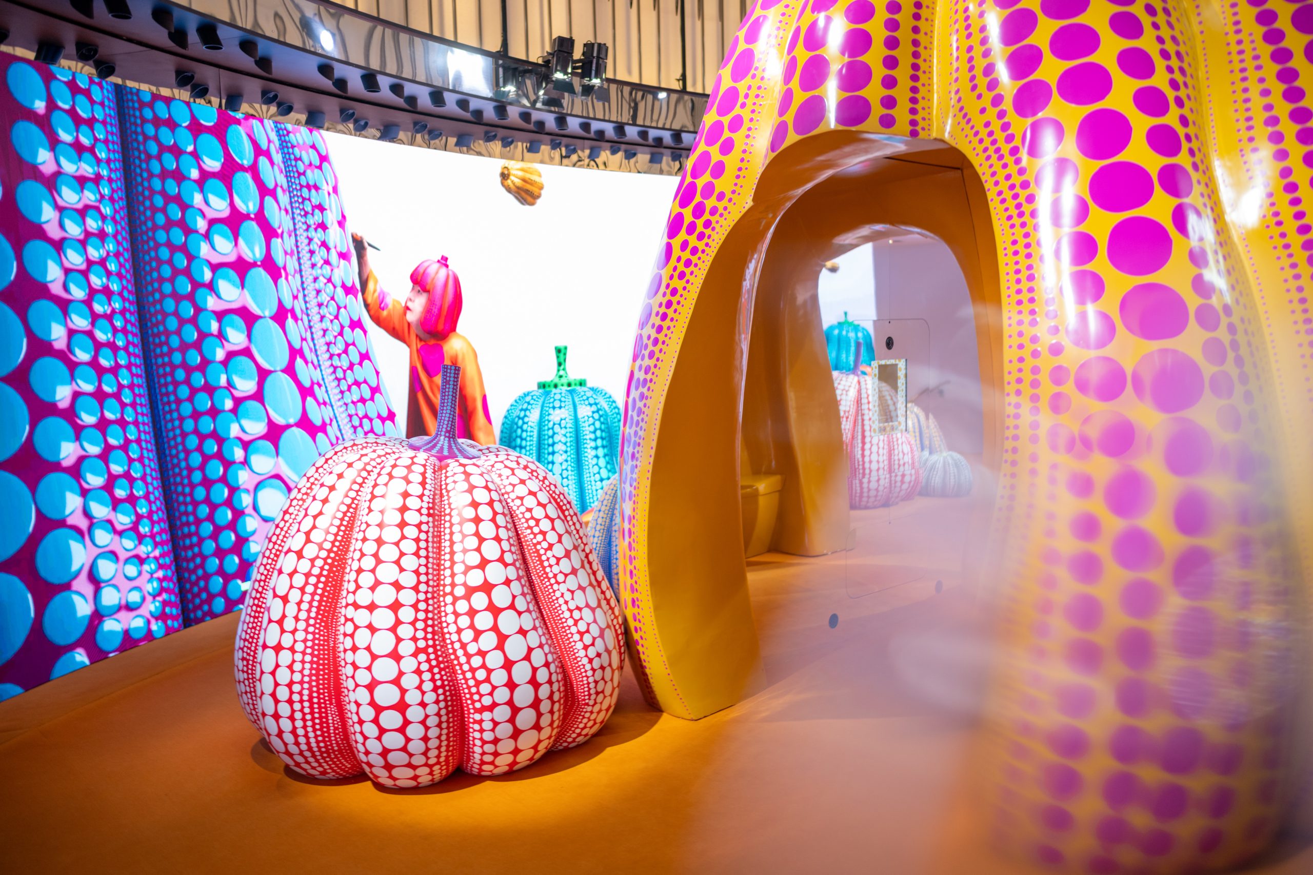 Louis-Vuitton-x-Yayoi-Kusama-_